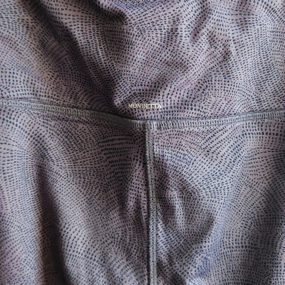 2/$20 Mondetta - Performance Patterned Leggings in Gray - Size Small - Picture 3 of 5